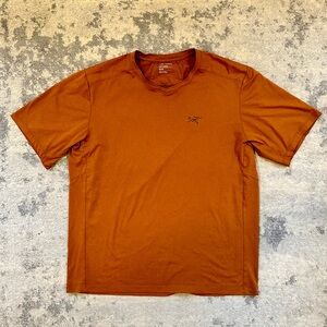 Arc’teryx V-Neck Tee - men’s medium